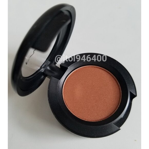 Mac Texture Eyeshadow - Picture 1 of 3
